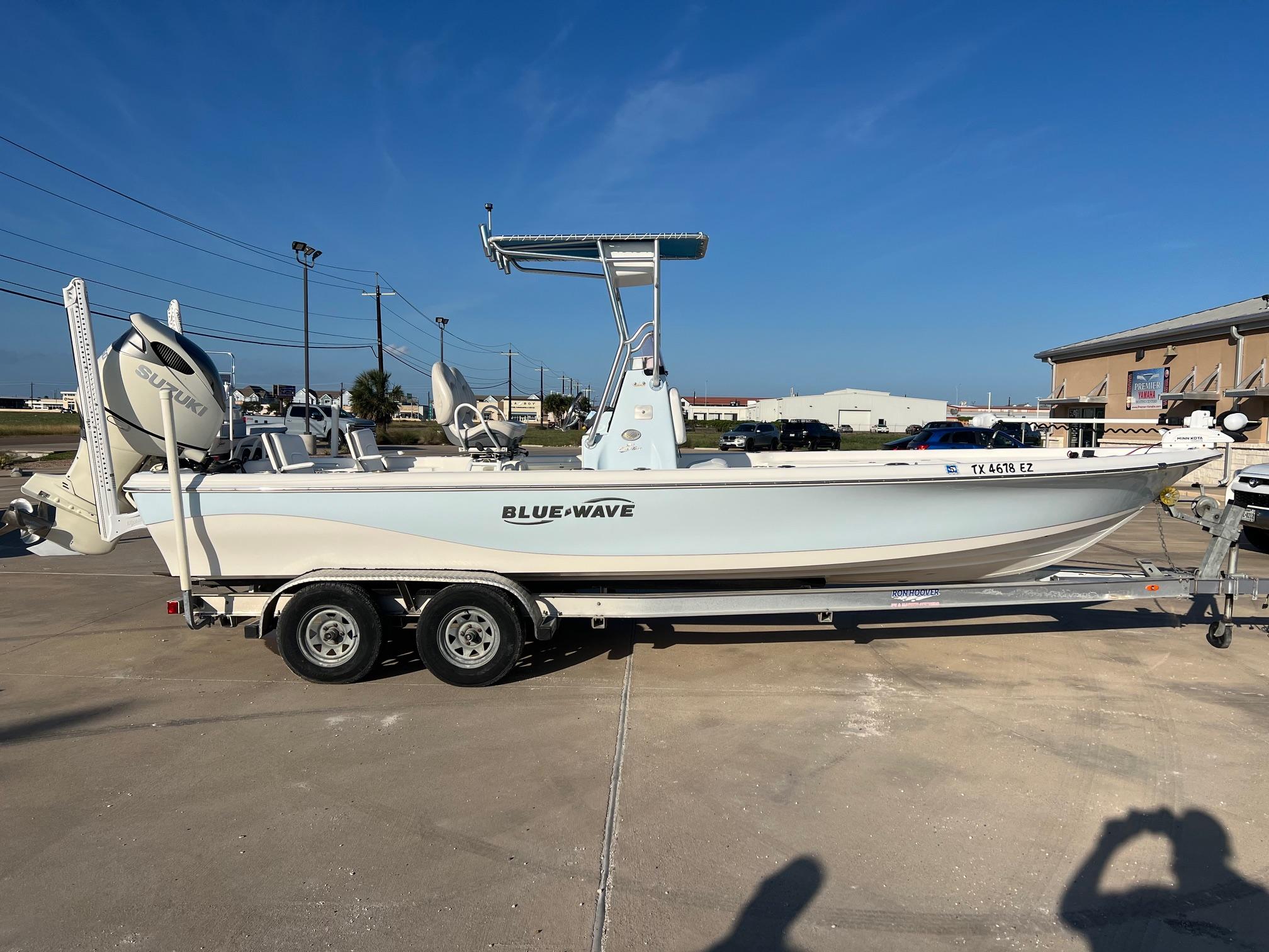 2019 Blue Wave 2400 Pure Bay