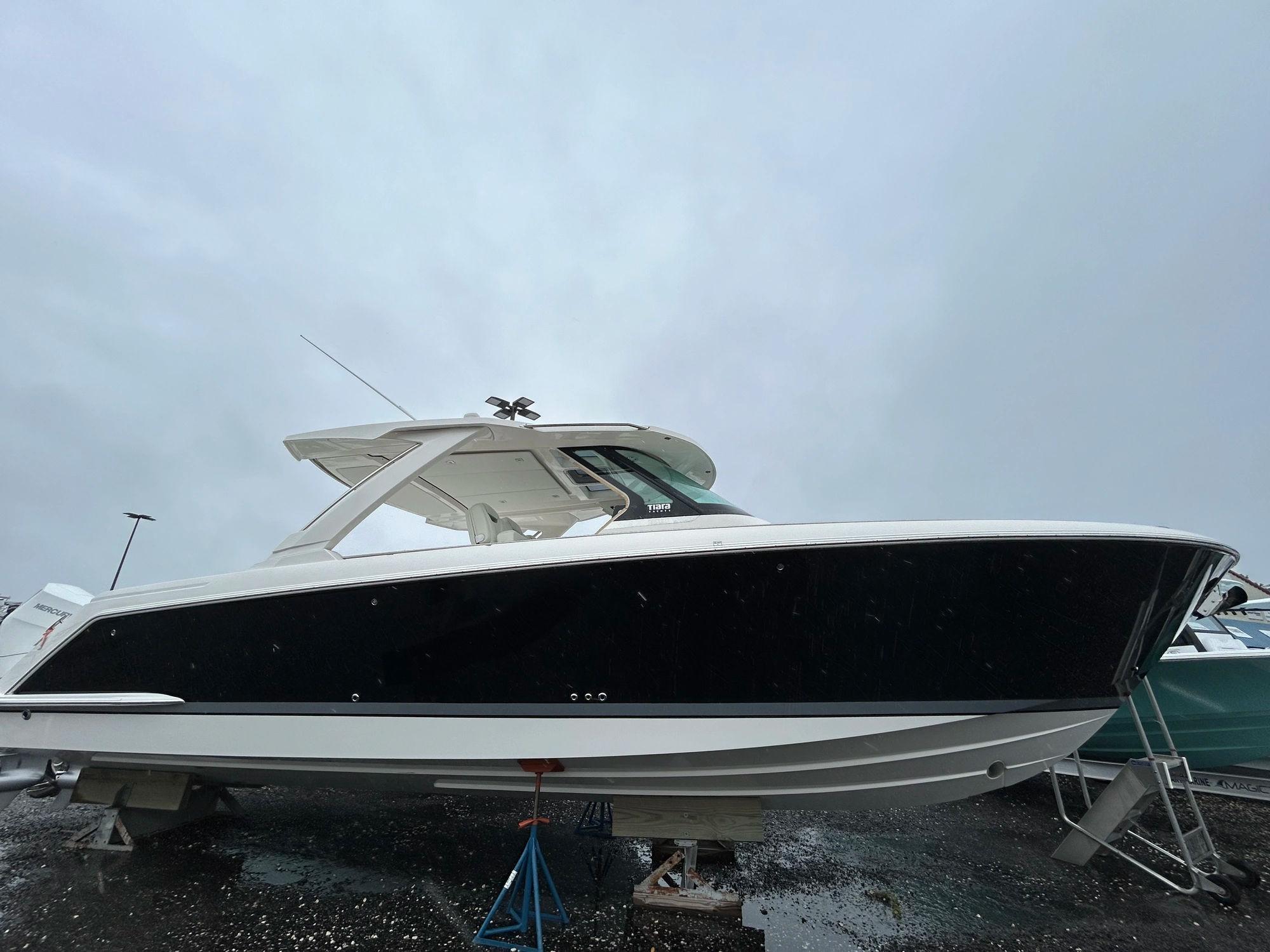 Tiara Yachts 38 LS 2024-TIARA-YACHTS-38-LS