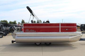 2026 Sun Tracker Party Barge 16 DLX