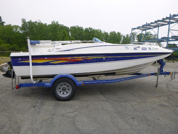 2007 Bayliner 197 Deck Boat