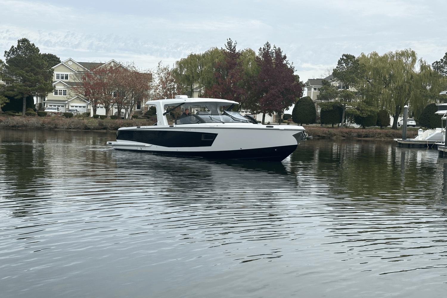 2025 Aviara AV40 Outboard