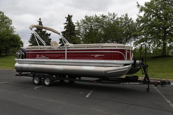 2024 Sun Tracker Party Barge 24 DLX