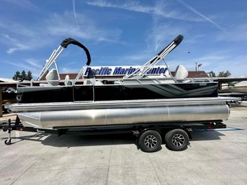 2025 Avalon 23' Venture 85 Platinum CC Fish w/ 150HP Mercury!