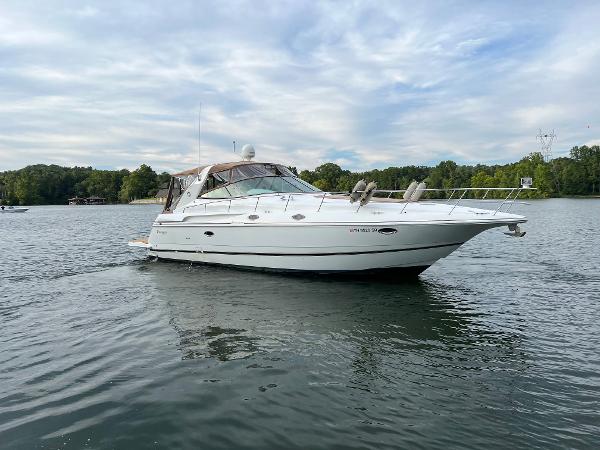 Cruisers Yachts 3870 Express