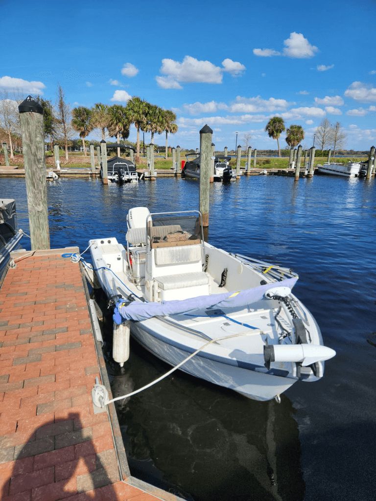 2000 Key West 1720 Center Console