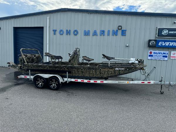 Prodigy 2172 MARSH TURF 2018 Prodigy 2172 MARSH TURF C boat on trailer at Toho Marine dealership.