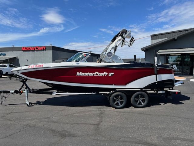 2021 MasterCraft XT22