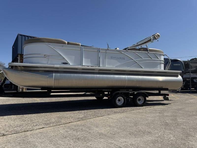 2025 Sylvan Mirage Cruise 822 LZ