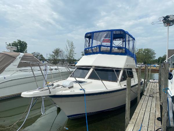 Hatteras 33 Sport Fish 1985 Hatteras 32 Sport Fish for Sale by Great Lakes Boats and Brokerage (440) 221-9001