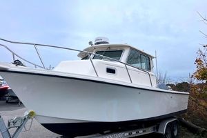 Parker 2520 Modified Vee Sport Cabin 2005 Parker 2520 Modified Vee Sport Cabin boat on trailer, side view.