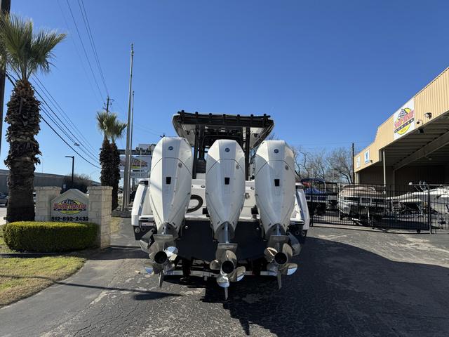 2024 Robalo R360