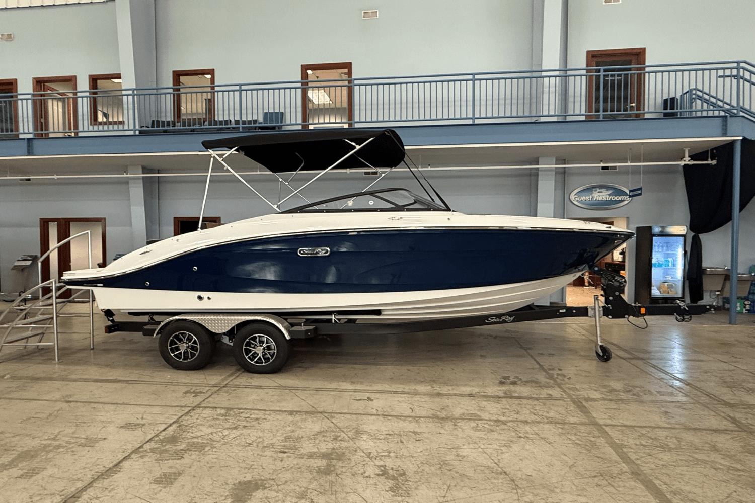 Sea Ray SPX 210