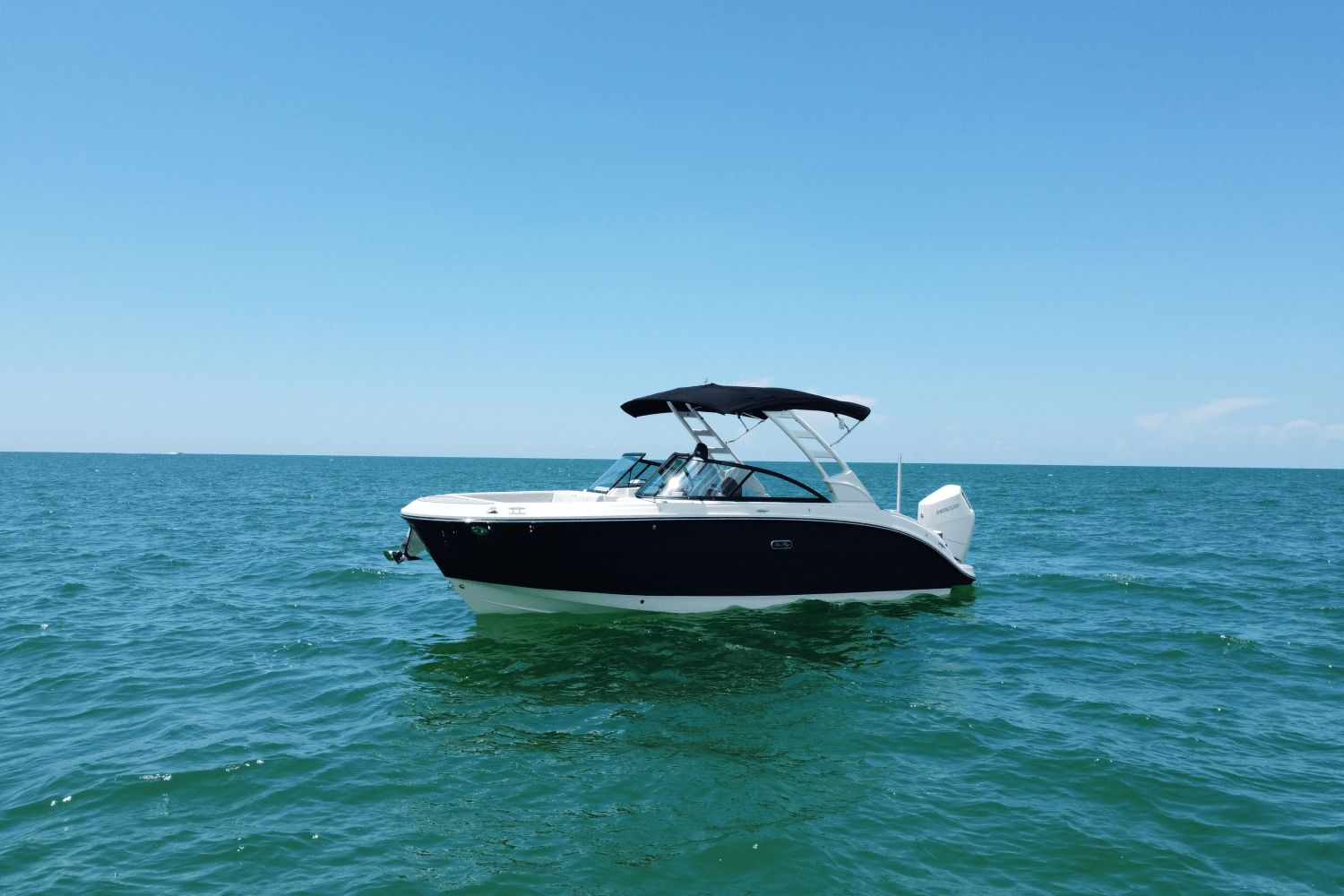 2025 Sea Ray SDX 270 Outboard