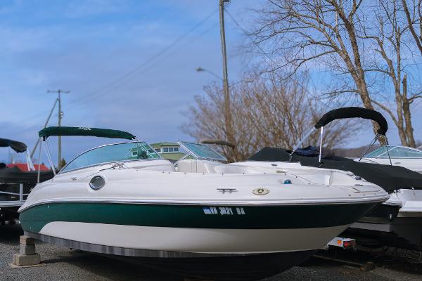 Sea Ray 240 Sundeck 2003 Sea Ray 240 Sundeck boat on display, featuring green and white exterior.