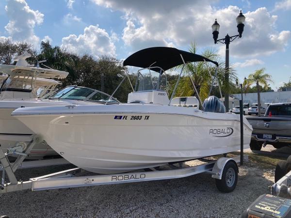 Robalo R180 Center Console 2024 Robalo R180 Center Console boat on trailer, parked outdoors under a cloudy sky.