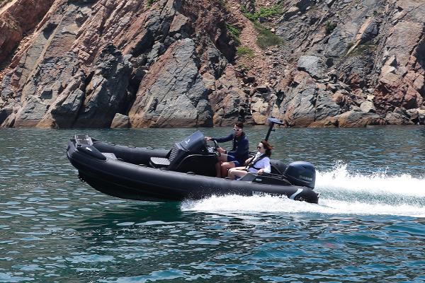 Highfield Sport 520 2023 Highfield Sport 520 boat cruising near rocky cliffs on a sunny day.