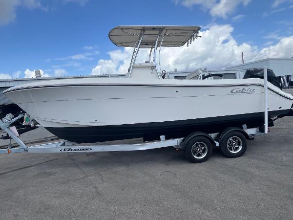 2022 Cobia 237 Center Console