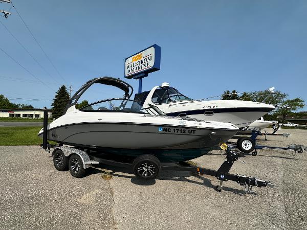 2022 Yamaha Boats 212SD