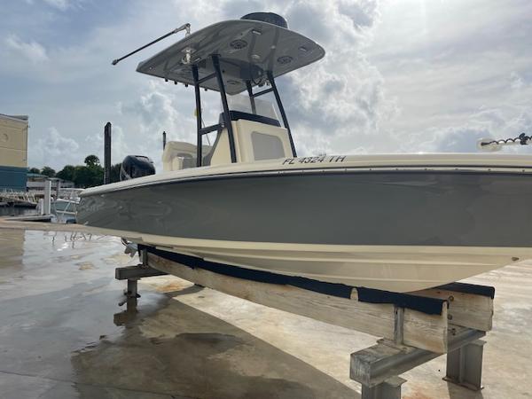 2022 ShearWater 25