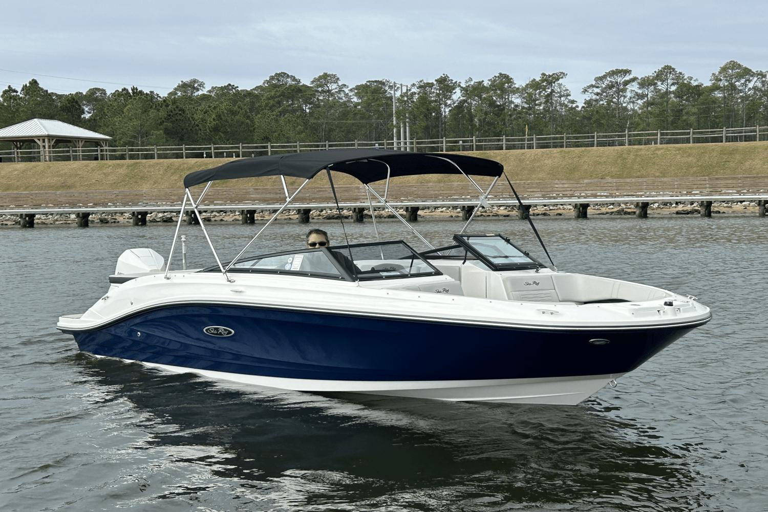 2025 Sea Ray SPX 230 Outboard