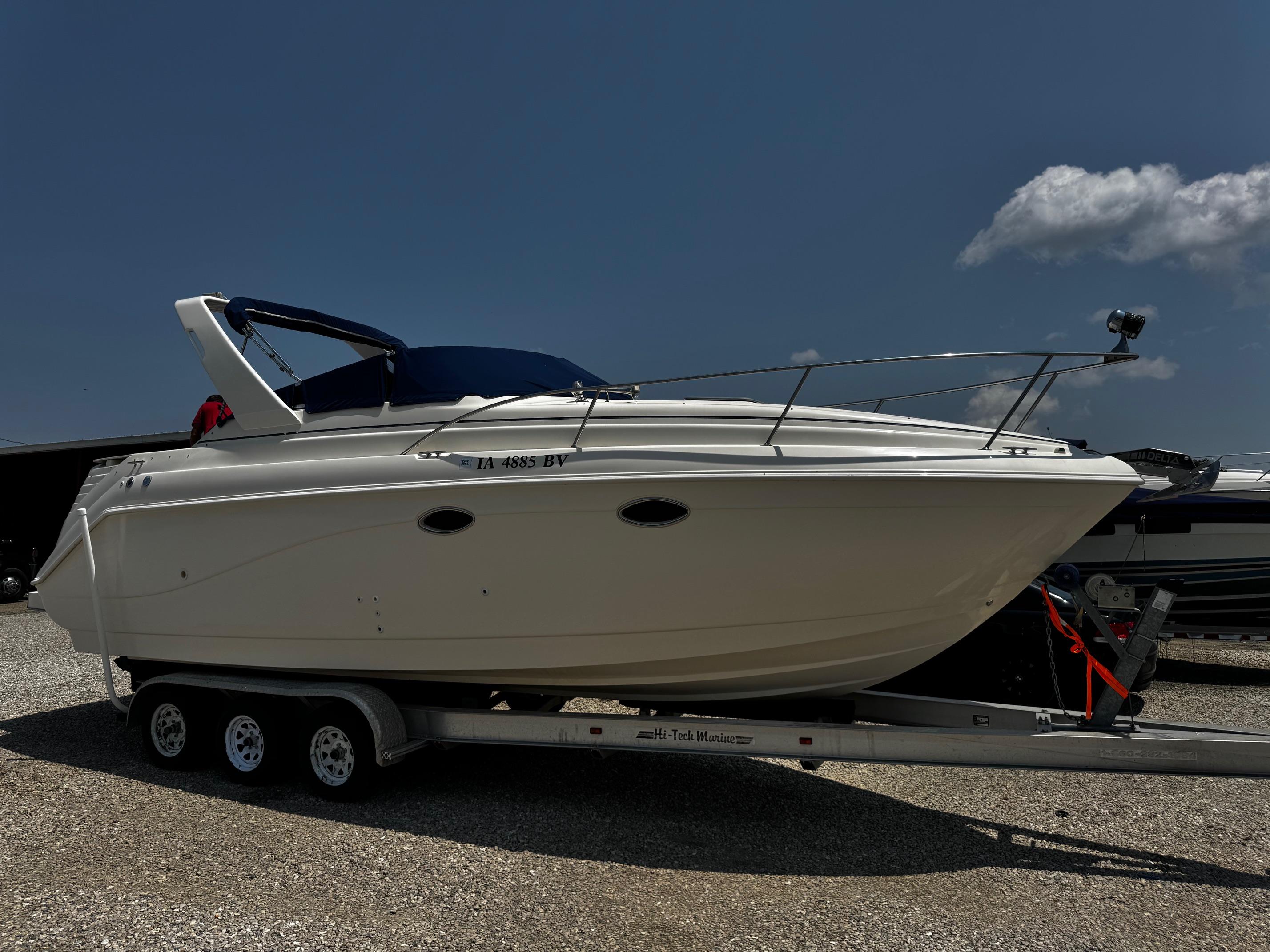 2000 Rinker 270 Express Cruiser