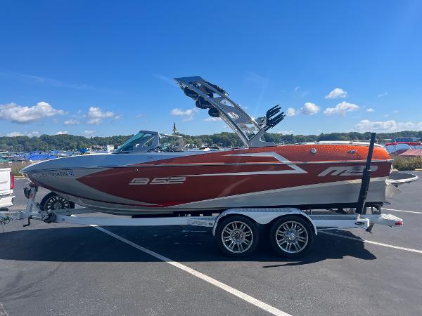 2015 MB B52 23