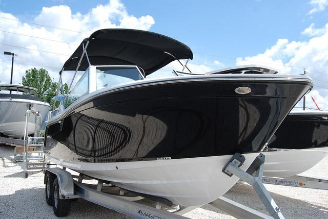 2025 Blackfin 232DC