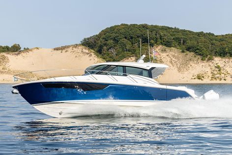 Power Cruiser Yachts