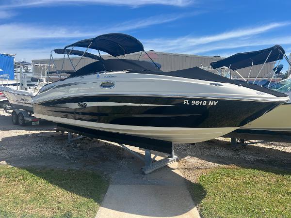 Sea Ray 260 Sundeck 2009 Sea Ray 260 Sundeck boat on display, featuring sleek design and black-and-white exterior.