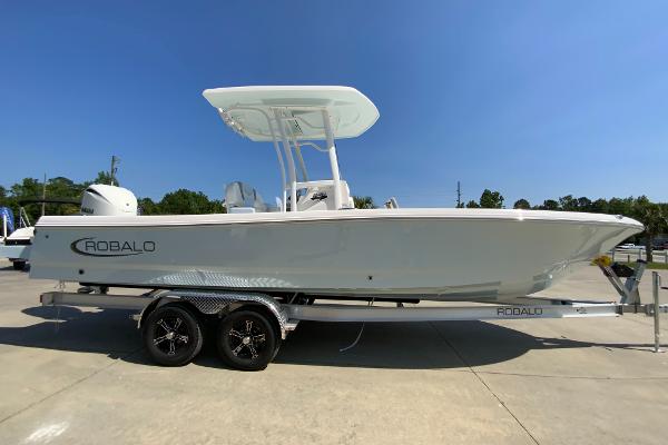 2024 Robalo 246 Cayman