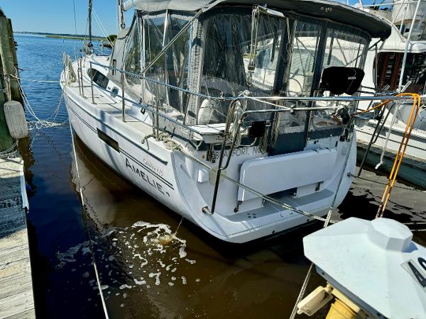 Catalina 425 At the Dock