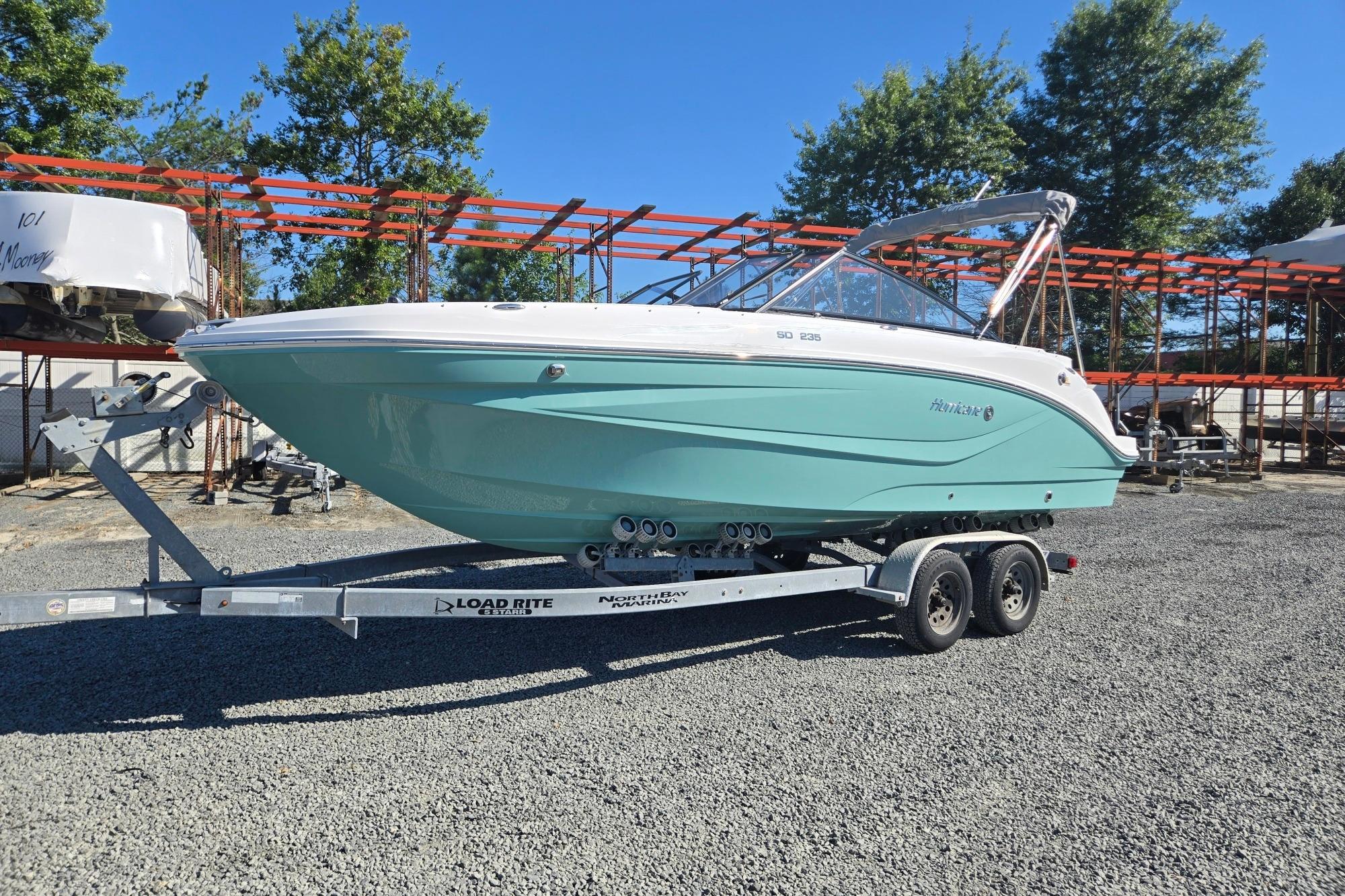 2026 Hurricane SunDeck 235 OB
