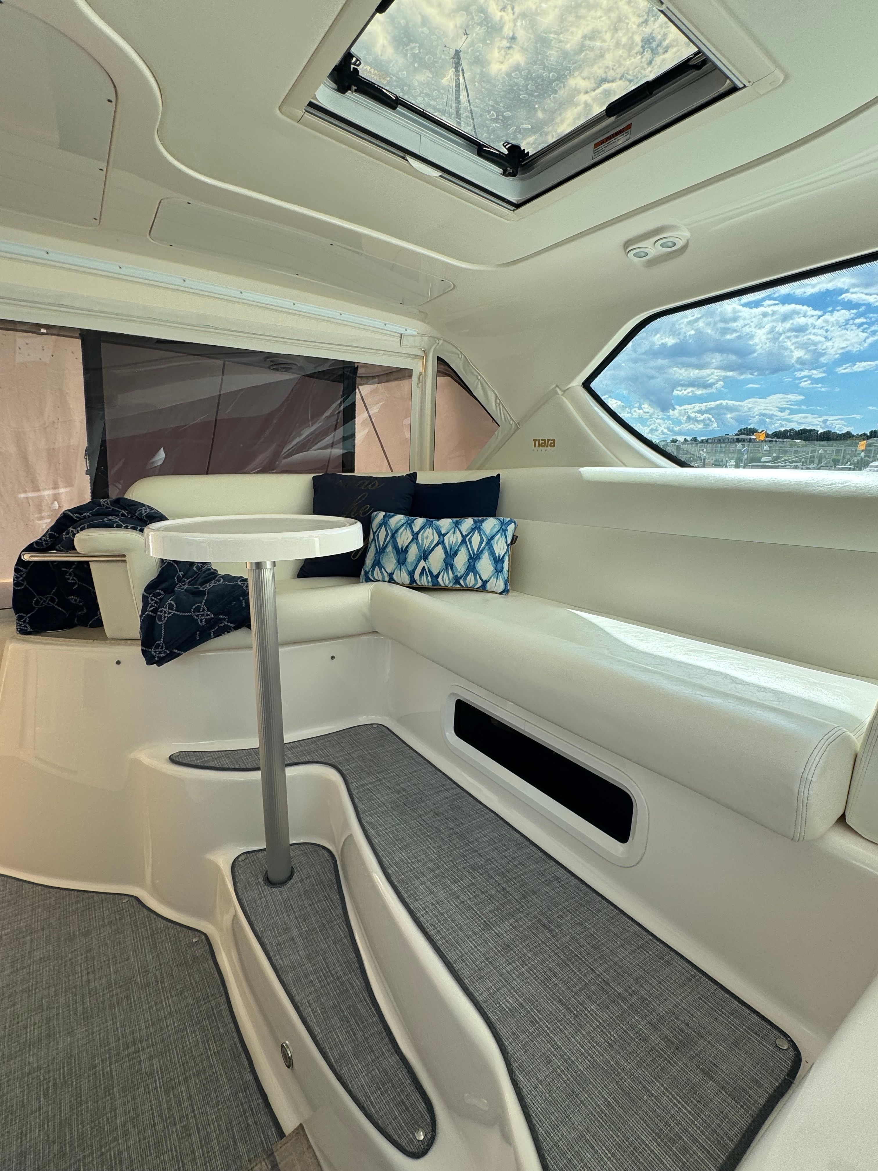 2009 Tiara Yachts 4300 Sovran