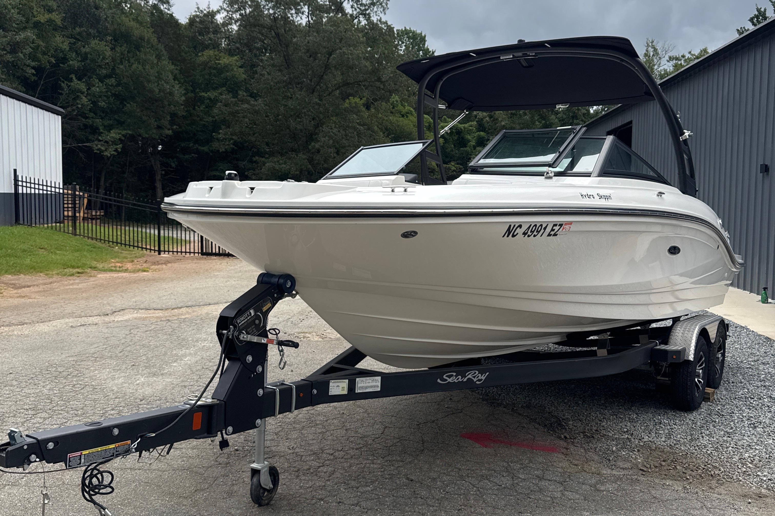 2023 Sea Ray SPX 210