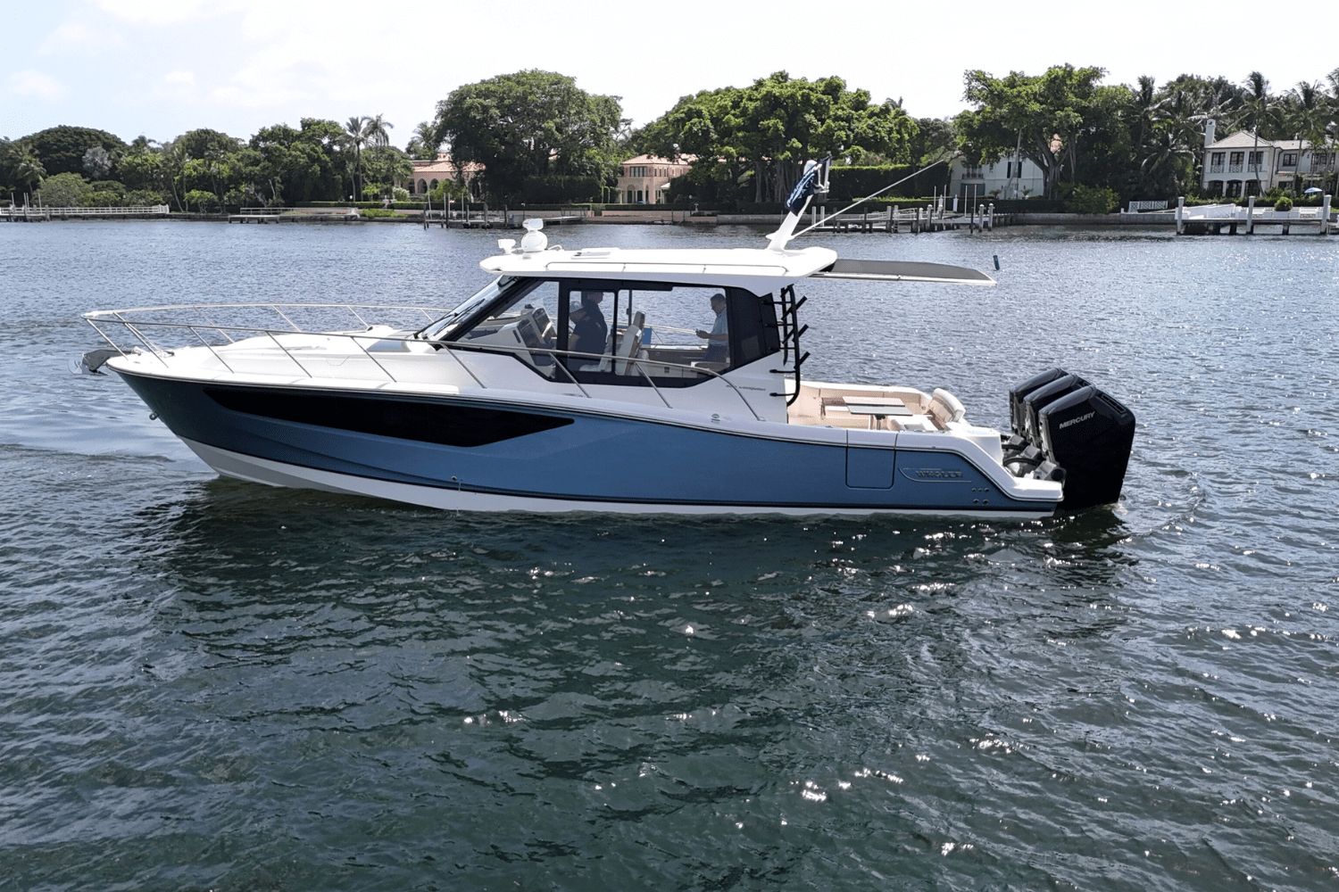 2025 Boston Whaler 405 Conquest