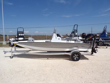 2025 Xpress H20B Bay