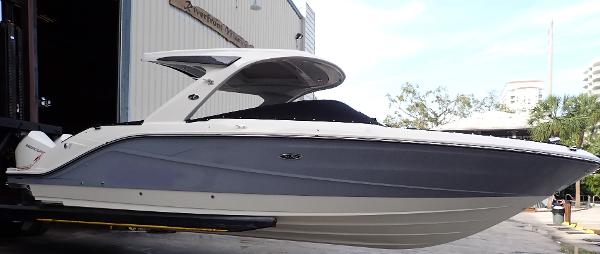 2024 Sea Ray SLX 310 Outboard