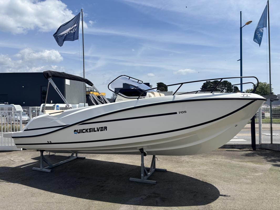 2025 Quicksilver Activ 705 Open