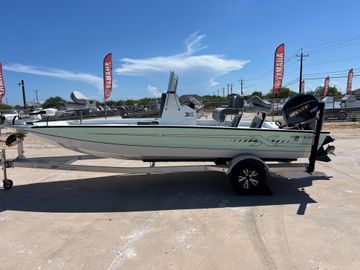 2025 Xpress H20B Bay