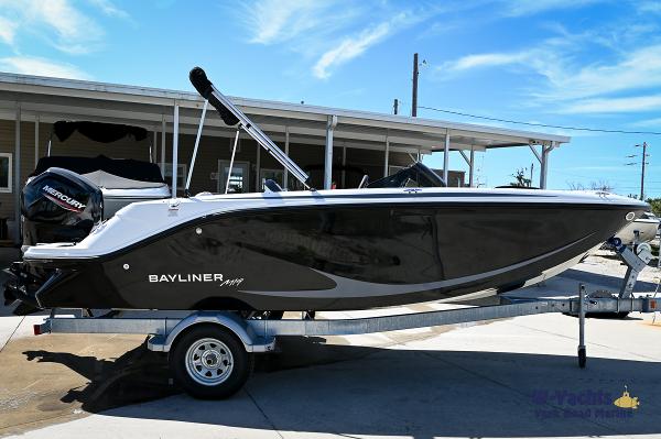 2024 Bayliner M19