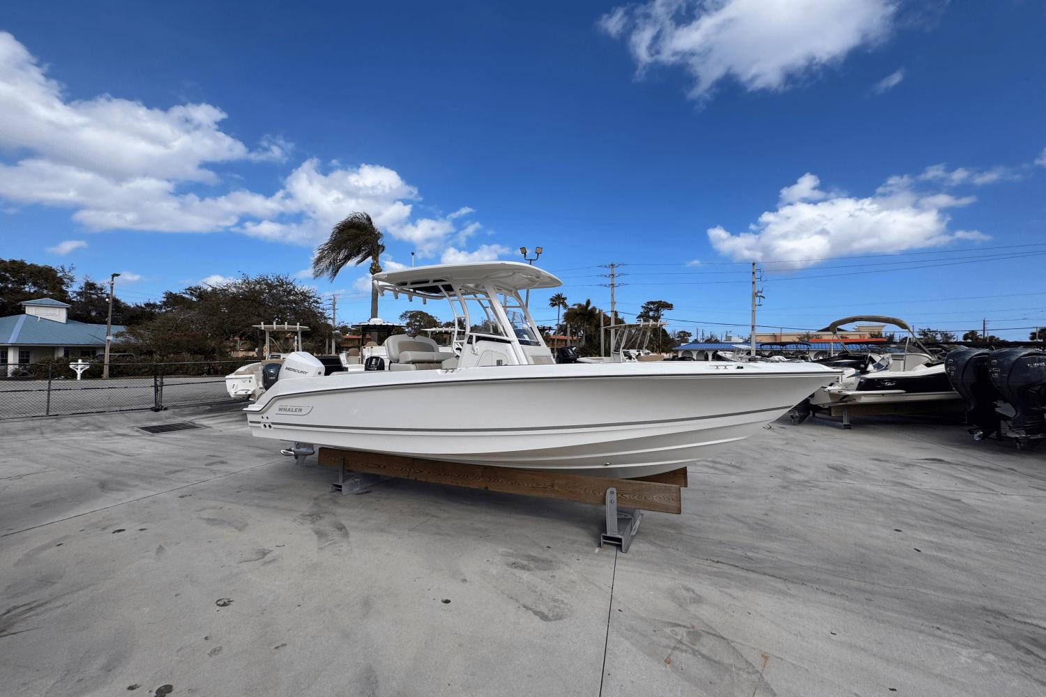 2025 Boston Whaler 230 Outrage