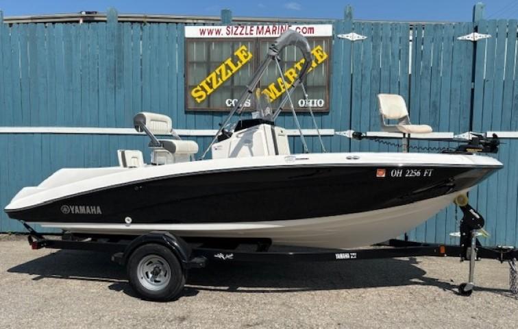2017 Yamaha Boats 190 FSH Deluxe