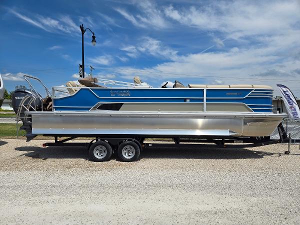 SunCatcher Elite 326 SE 2024 SunCatcher Elite 326 SE pontoon boat on trailer, blue and silver design.