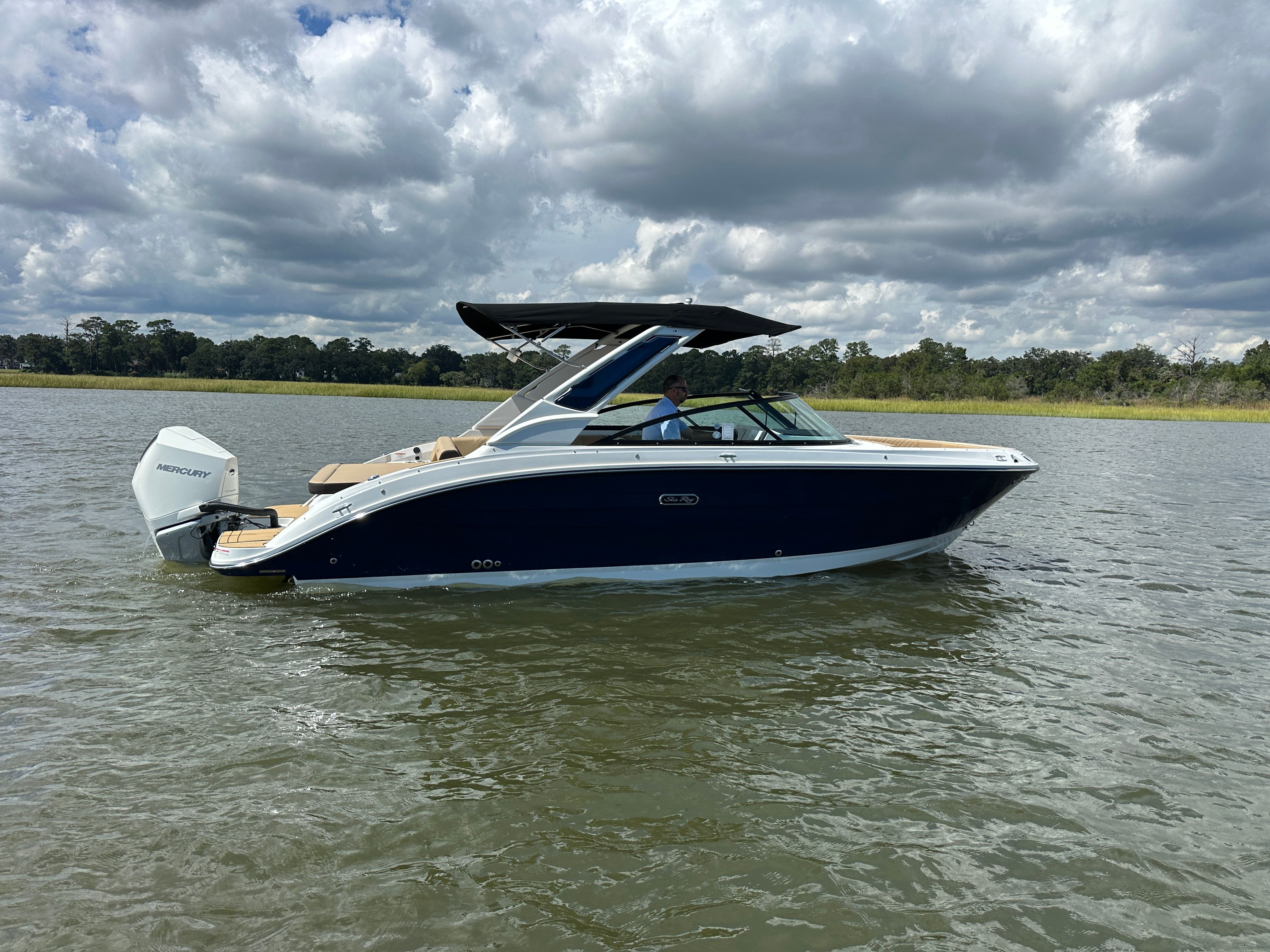 2026 Sea Ray SDX 250 Outboard