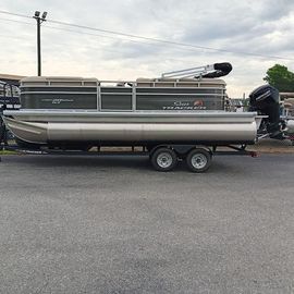 2025 Sun Tracker Party Barge 20 DLX