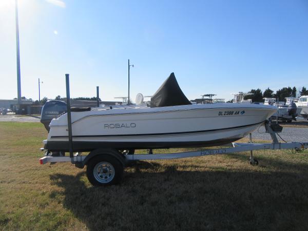 2016 Robalo R160 Center Console