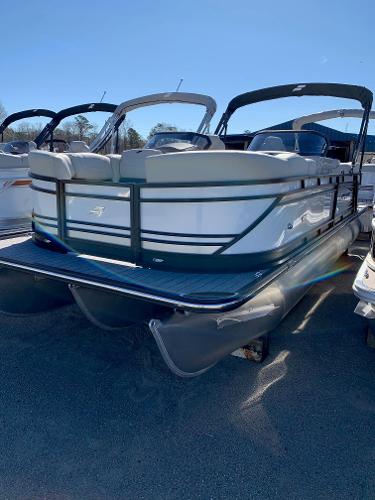 Starcraft SLS3 2024 Starcraft SLS3 pontoon boat on display in a marina.