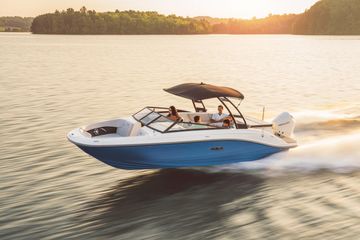 2025 Sea Ray SPX 230 Outboard
