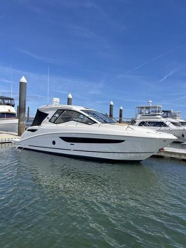 2019 Sea Ray Sundancer 350 Coupe