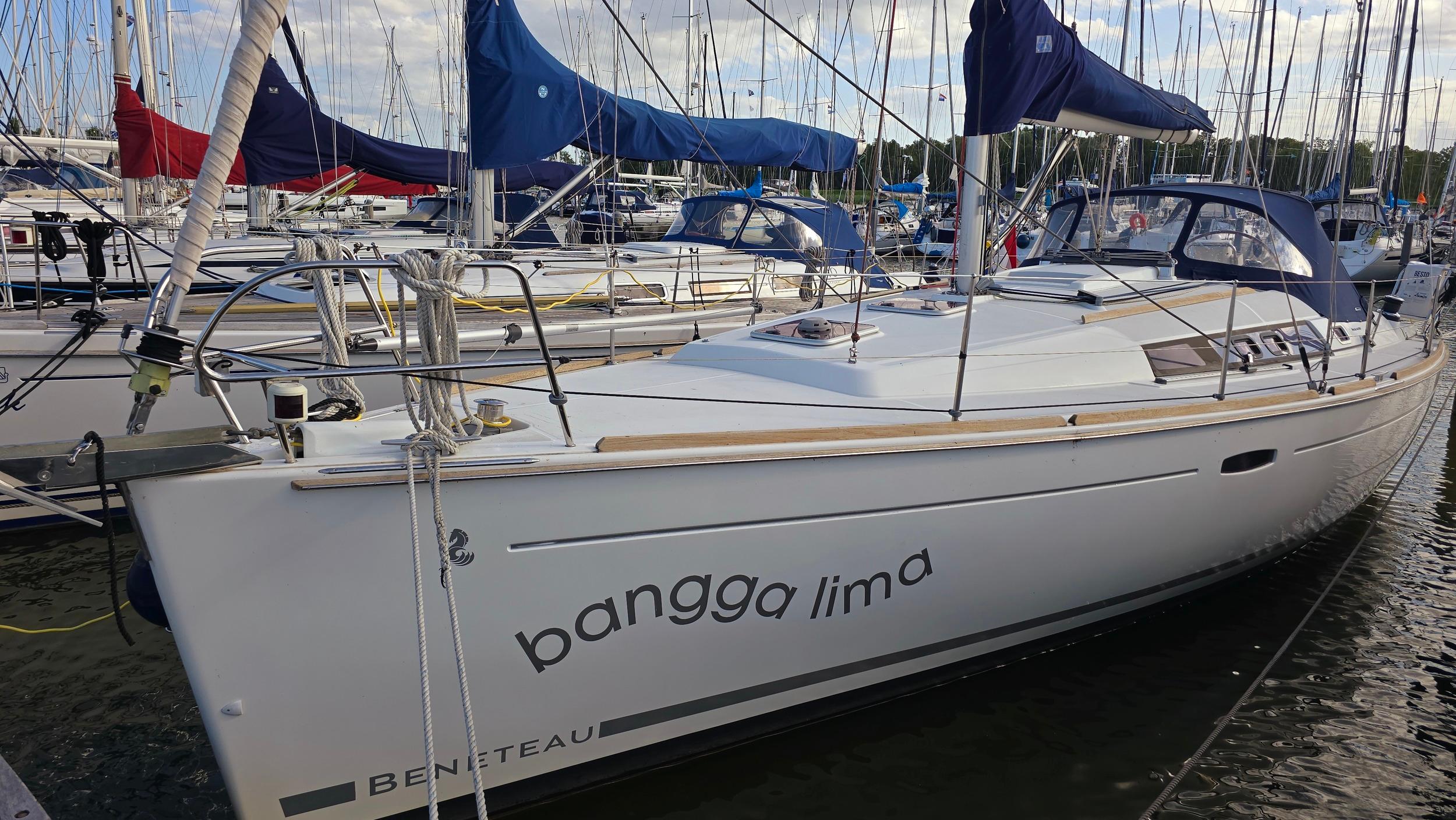 2010 Beneteau Oceanis 37